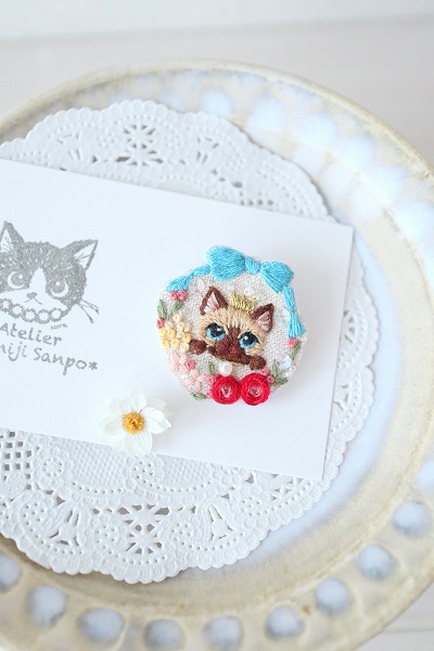 刺繍ブローチ