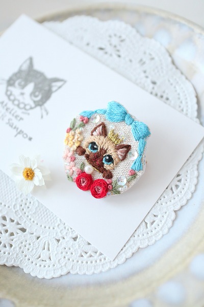 刺繍ブローチ
