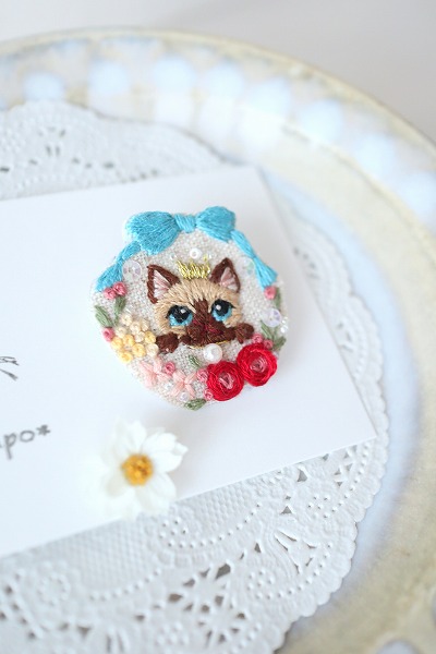 刺繍ブローチ