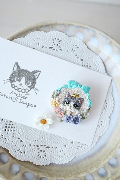 刺繍ブローチ