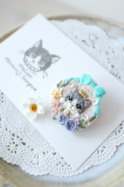 刺繍ブローチ