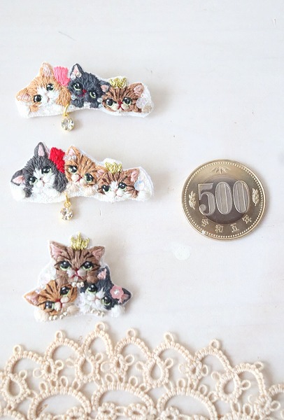 刺繍ブローチ