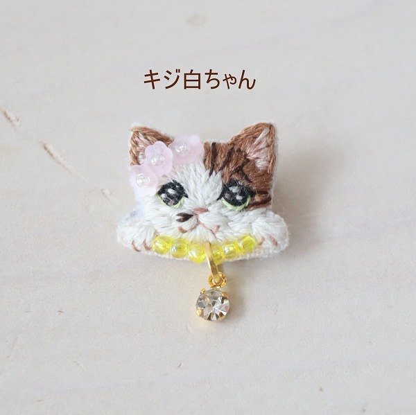 刺繍ブローチ