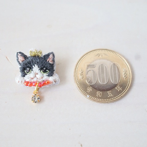 刺繍ブローチ