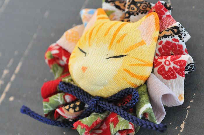 猫顔ブローチ