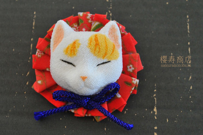 猫顔ブローチ