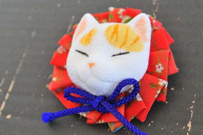 猫顔ブローチ