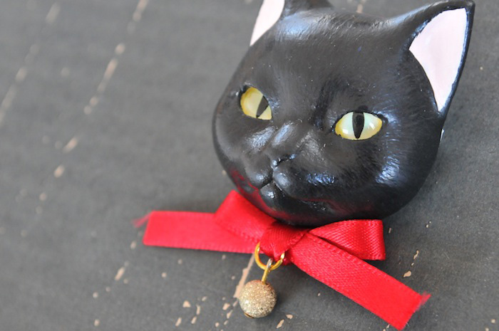 猫顔ブローチ