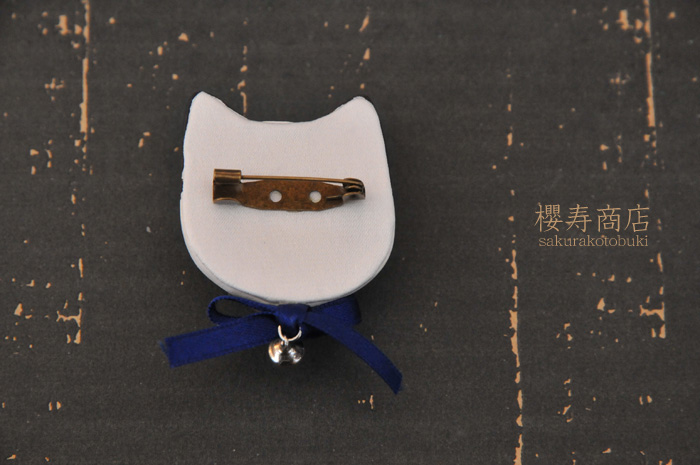 猫顔ブローチ