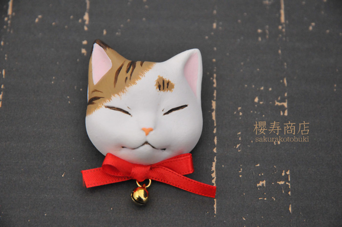 猫顔ブローチ