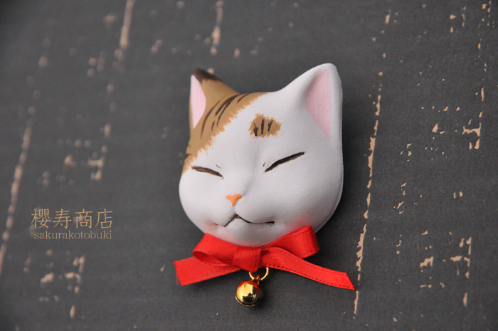 猫顔ブローチ