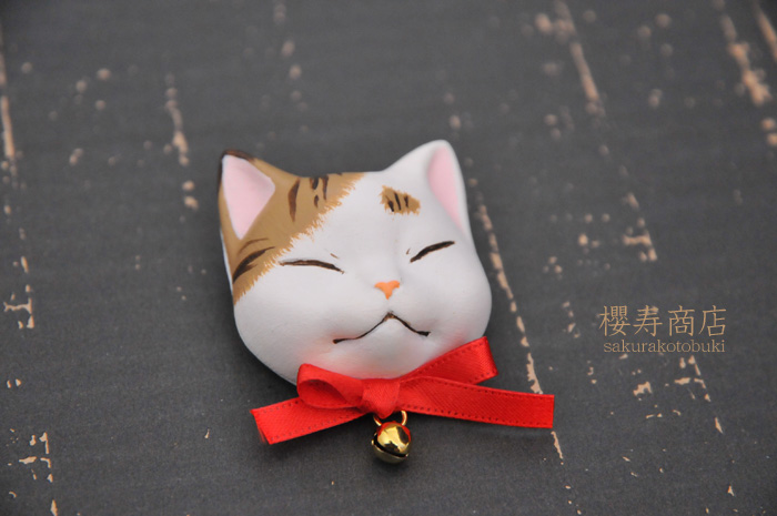 猫顔ブローチ