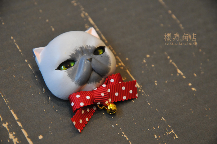 猫顔ブローチ