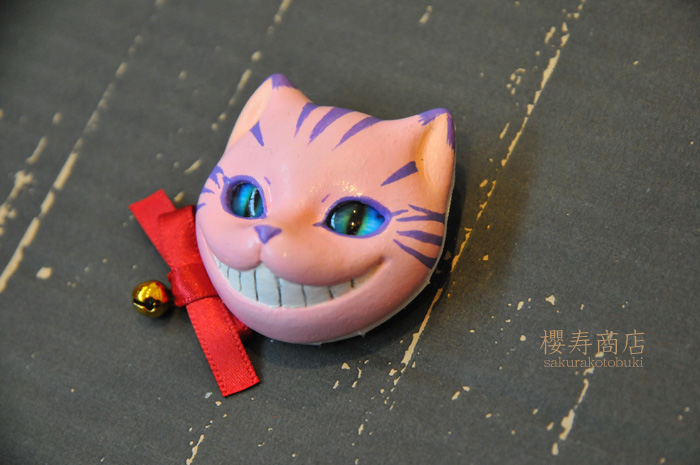 猫顔ブローチ