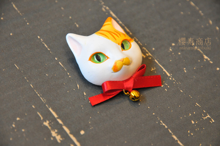 猫顔ブローチ