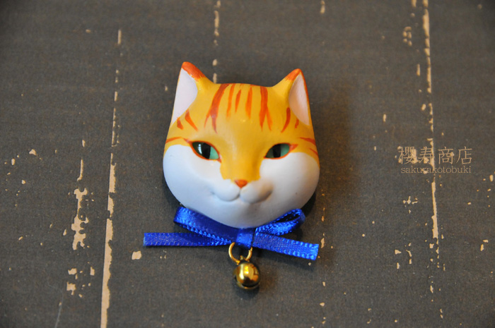 猫顔ブローチ