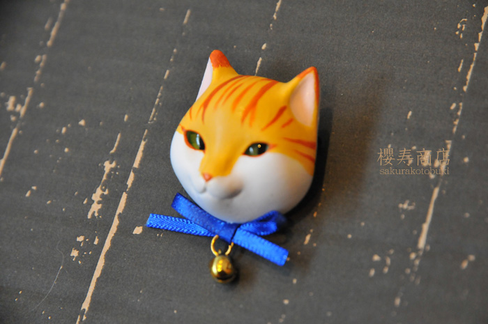 猫顔ブローチ