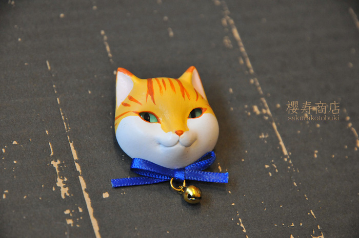 猫顔ブローチ