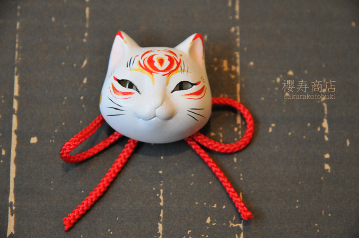 猫顔ブローチ