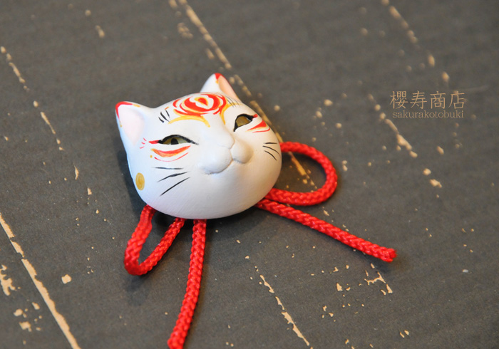 猫顔ブローチ