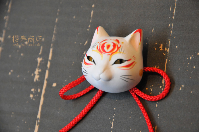 猫顔ブローチ