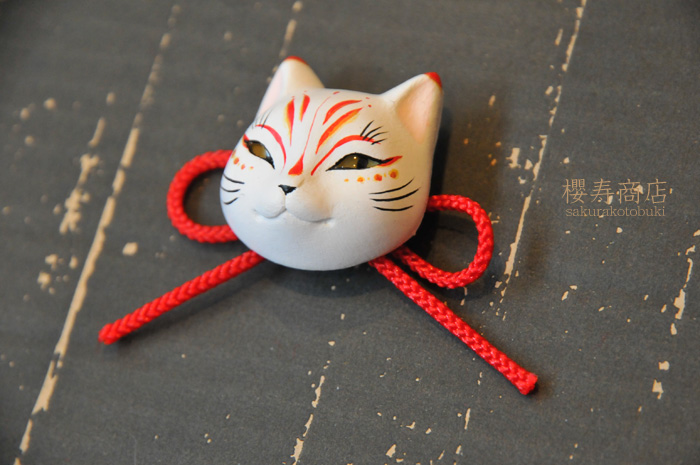 猫顔ブローチ