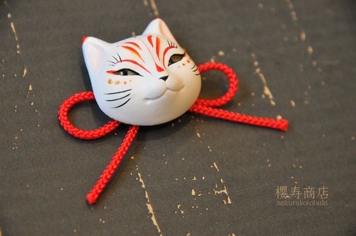 猫顔ブローチ