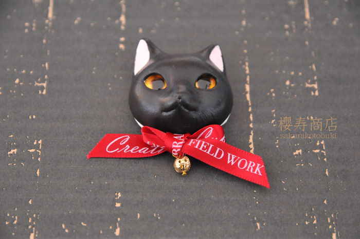 猫顔ブローチ