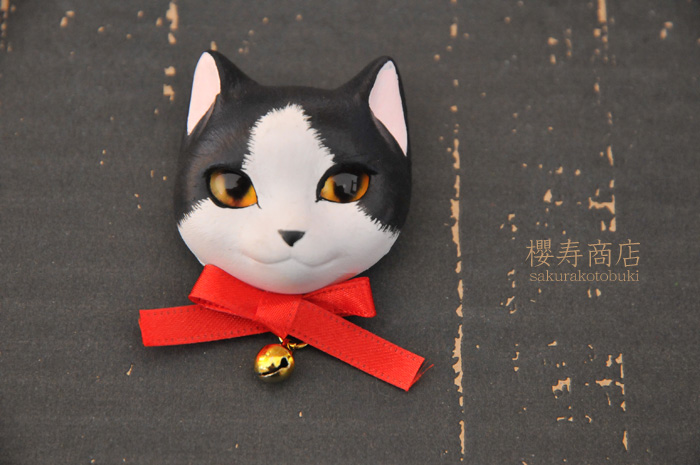 猫顔ブローチ