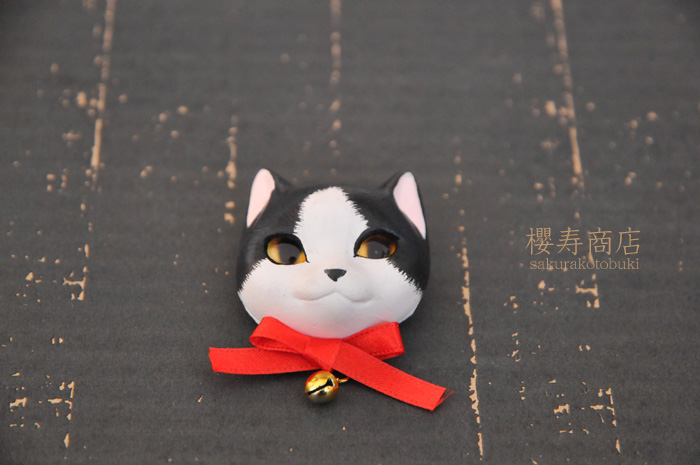 猫顔ブローチ